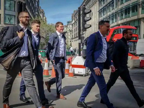 Unemployment Eases as Private-Sector Pay Growth Slows to 2.9%
